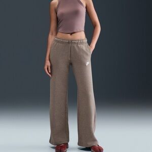 NWT Nike Sportswear Club Fleece Wide-Leg Sweatpants